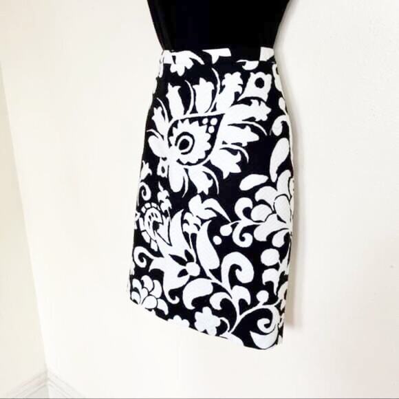 Talbots Petites Black & White Floral Pencil Skirt 4P | Classic Chic Style - Picture 4 of 9
